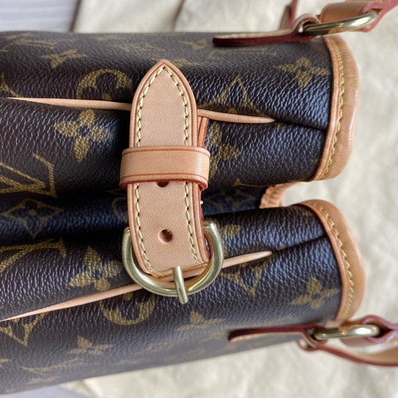 Louis Vuitton Batignolles Monogram Satchel - Picture 7 of 7